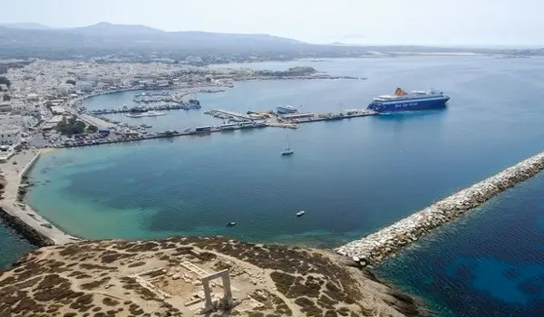 Naxos-Port600